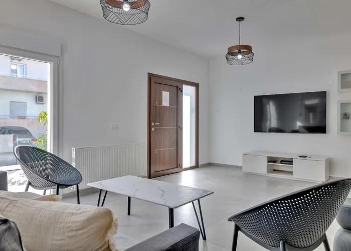 Phaedrus Living: Luxury Faneromeni Apartment Larnaca