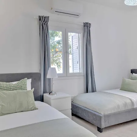 Phaedrus Living: Luxury Faneromeni לרנקה
