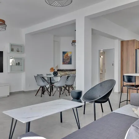 Phaedrus Living: Luxury Faneromeni דירה לרנקה